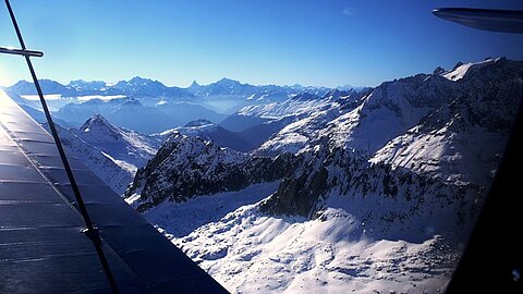 Bildmitte das Matterhorn.