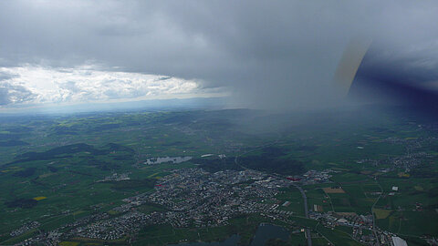 Gut sichtbar die Regenfront.