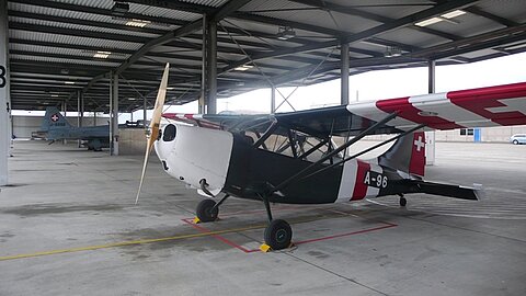 Nach dem Testlauf neben einen Tiger F-5F.
