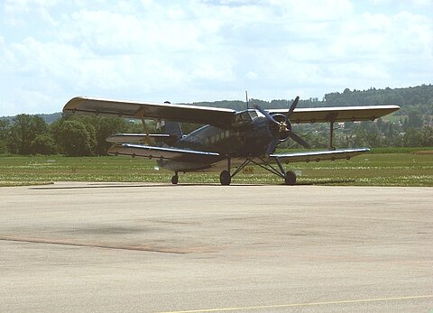 Die AN-2 rollt zum Start.