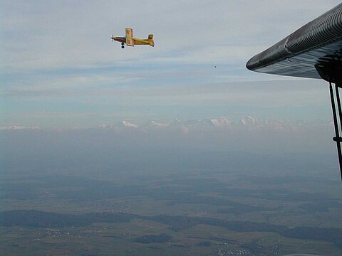 Vor Grenchen begegnung des Pilatus Porter der Fallschirmspringer von Grenchen.