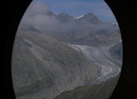Vorbei am Fieschergletscher und dem ...