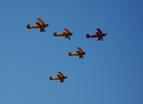 Formation Pfeil der Bücker Squadron von Biel-Kappelen.