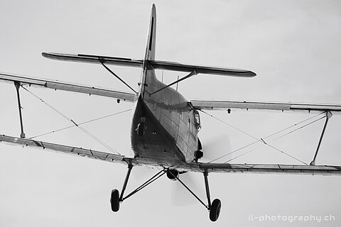 Auch die An-2 fliegt in Richtung Grenchen.
