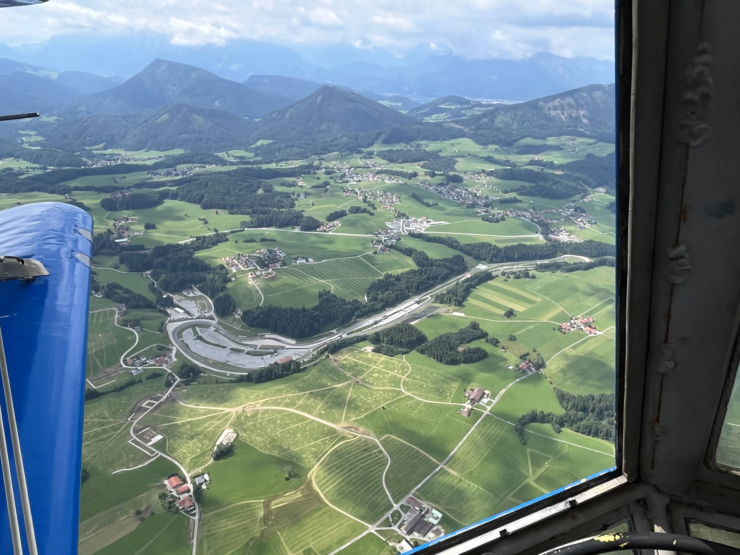 Rückflug von Ungarn am 12.7. führte am Salzburgring vorbei.