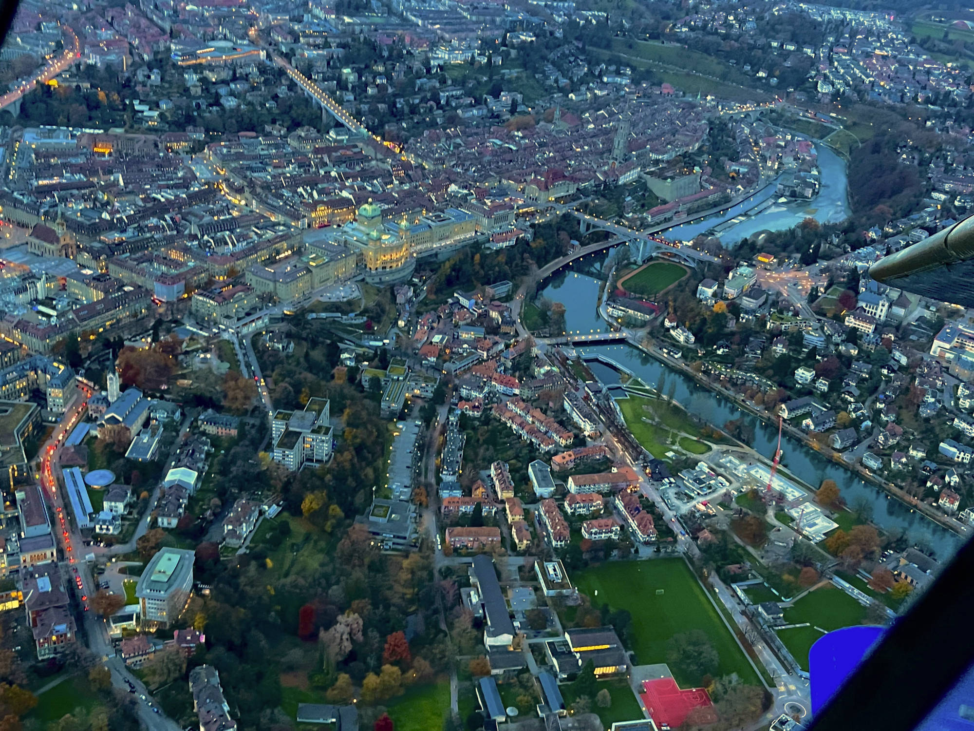 Dämmerungsflug um 17.00 Uhr über Bern am 14.11.2025.